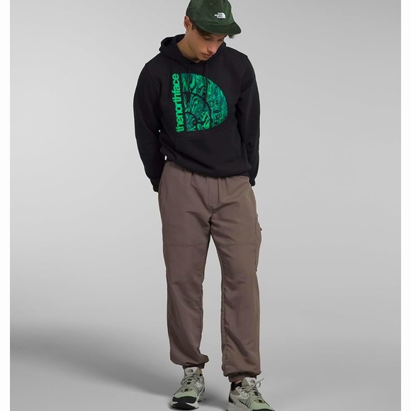 The North Face Men’s Jumbo Half Dome Hoodie ✨ TNF Black Chlorophyll Green Dig - Picture 2 of 3